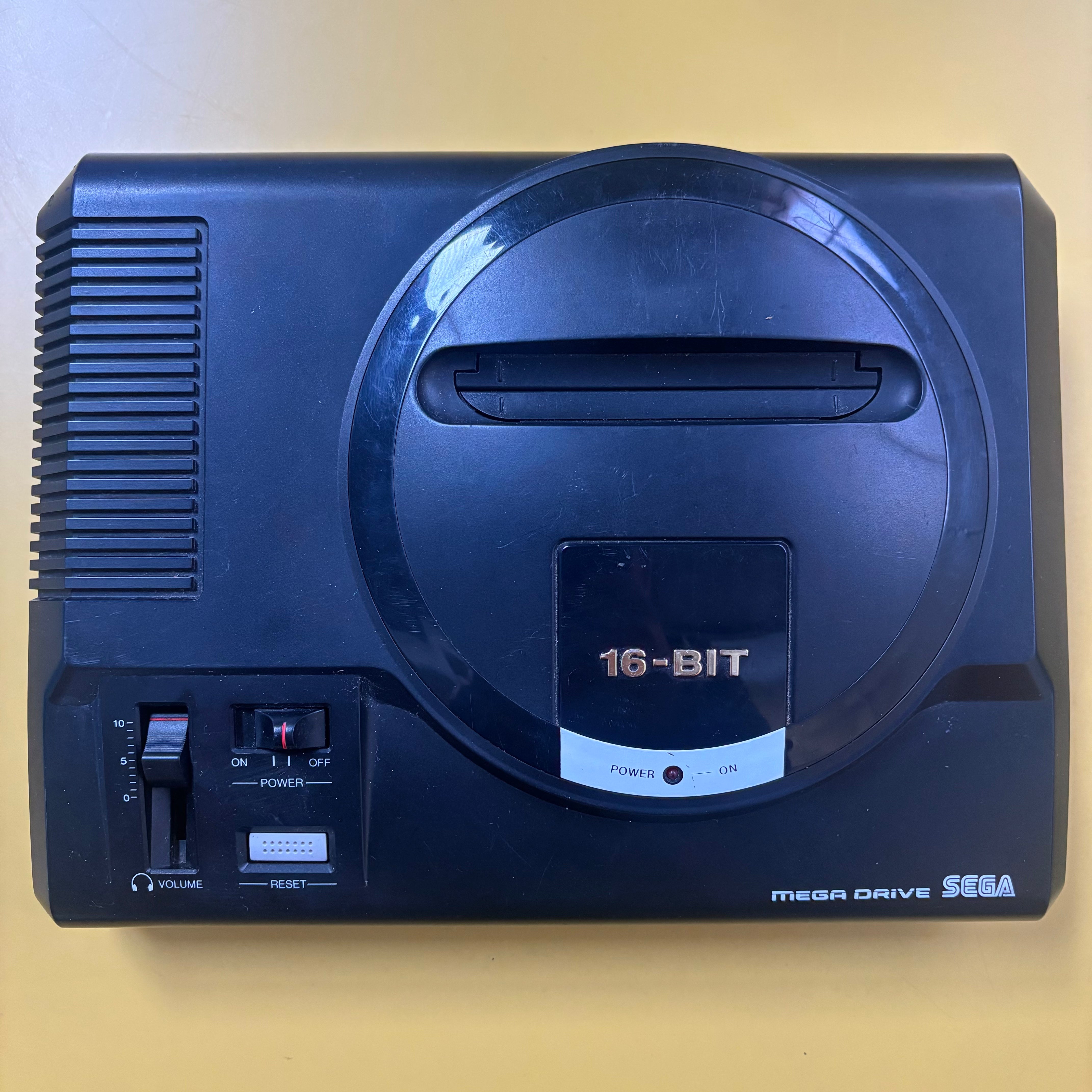 Sega Mega Drive - 16 Bit - Console + HDMI